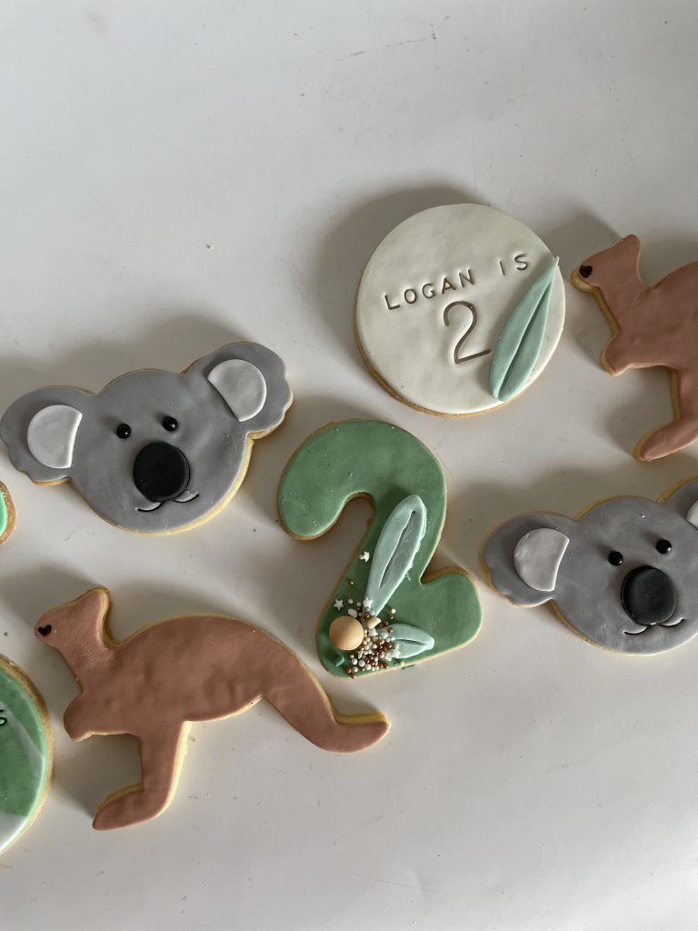 australiana theme birthday cupcake cookies koala kangaroo gum leaf (3)