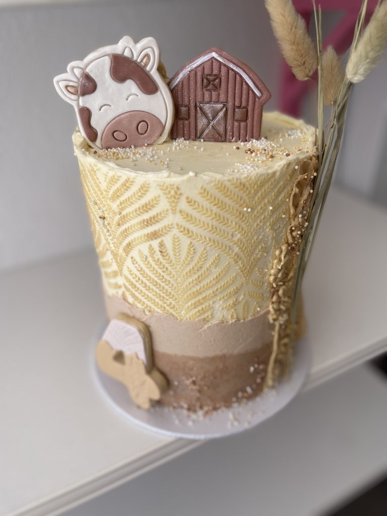 farmyard theme cake horse cookies 4th birthday party ideas cow cookie (2)