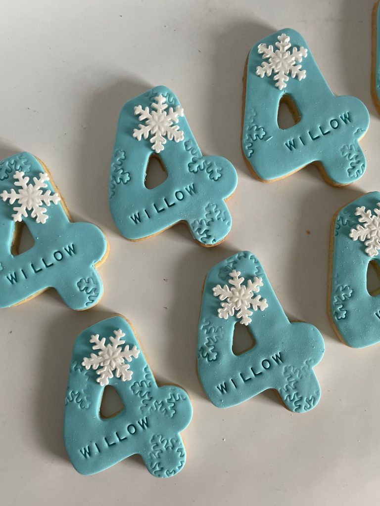 frozen theme cake cupcakes cookies birthday party ideas (1)